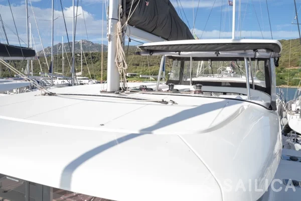Lagoon 42 - Yacht Charter Sailica