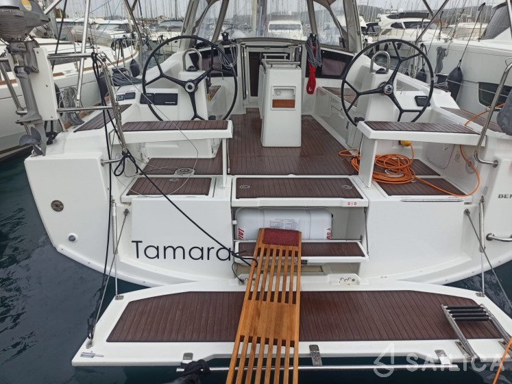Oceanis 38.1 - Yacht Charter Sailica