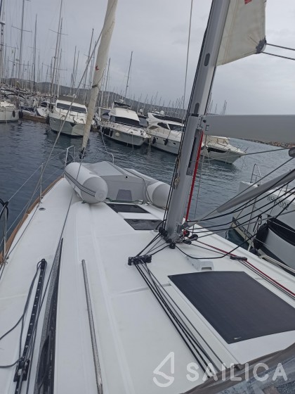 Oceanis 38.1 - Yacht Charter Sailica