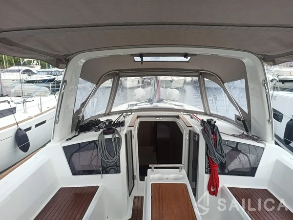 Oceanis 38.1 - Yacht Charter Sailica