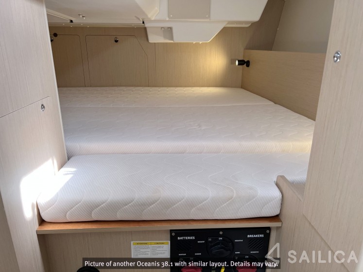 Oceanis 38.1 - Yacht Charter Sailica