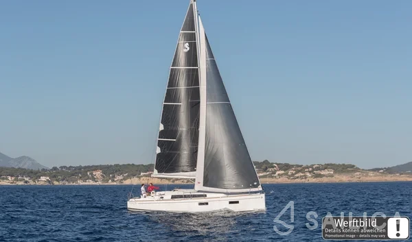 Oceanis 38.1 - Yacht Charter Sailica