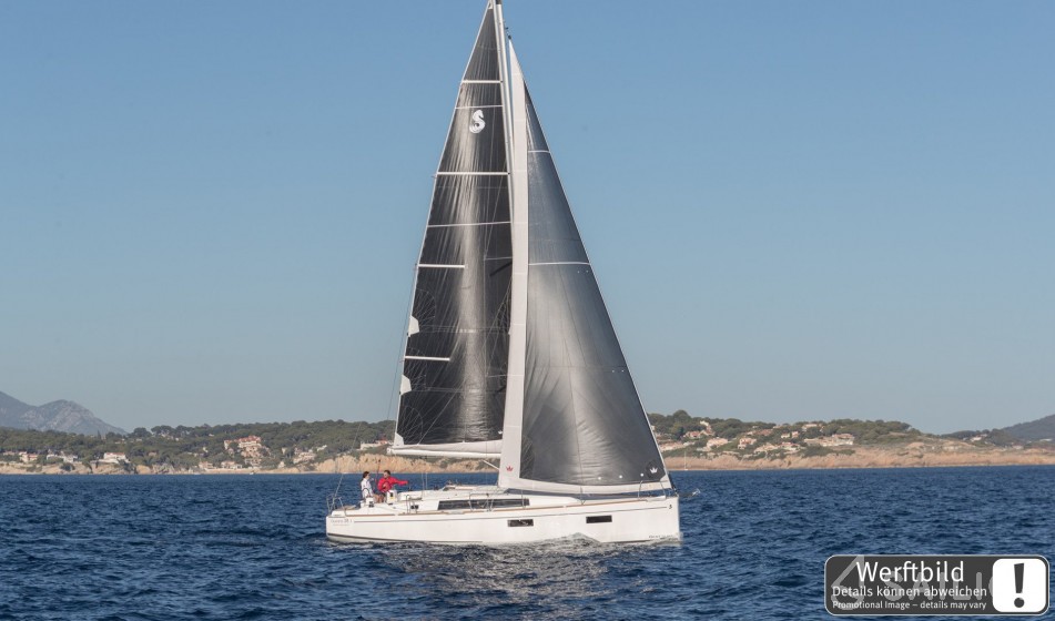 Oceanis 38.1 - Yacht Charter Sailica
