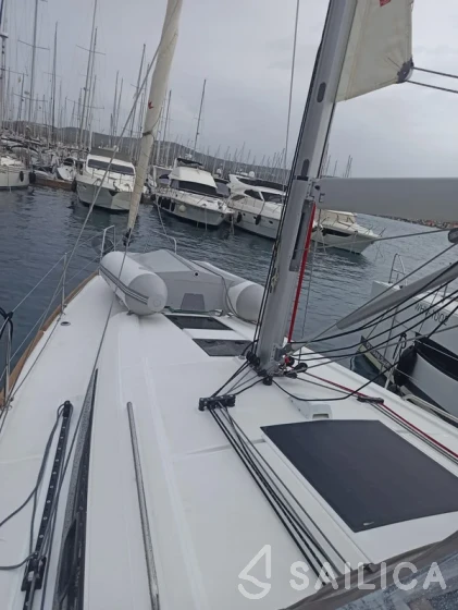Oceanis 38.1 - Yacht Charter Sailica