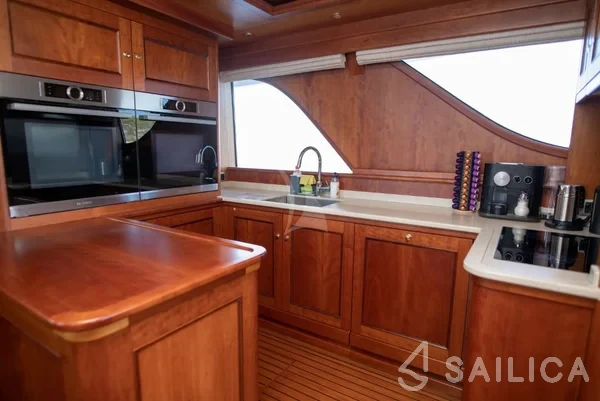 Motoryacht - Yacht Charter Sailica
