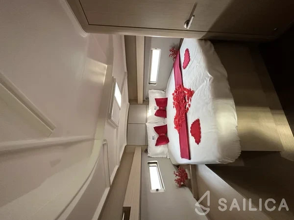 Oceanis 40.1 - Yacht Charter Sailica