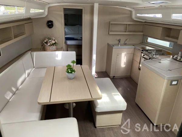 Oceanis 40.1 - Yacht Charter Sailica