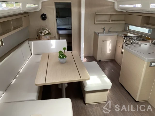 Oceanis 40.1 - Yacht Charter Sailica