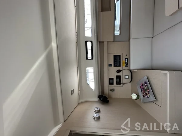 Oceanis 40.1 - Yacht Charter Sailica