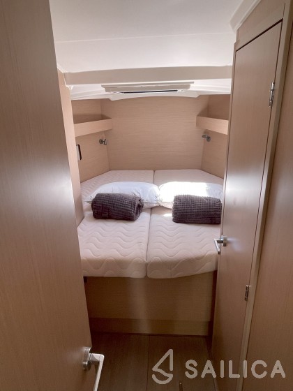 Oceanis 40.1 - Yacht Charter Sailica