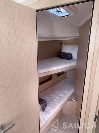 Oceanis 40.1 - Yacht Charter Sailica