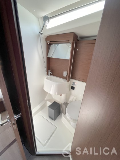 Oceanis 51.1 - Yacht Charter Sailica