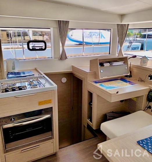 Lagoon 40 - Yacht Charter Sailica