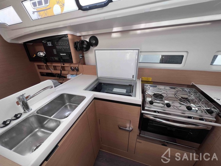 Sun Odyssey 410 - Yacht Charter Sailica