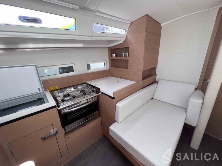 Sun Odyssey 410 - Yacht Charter Sailica