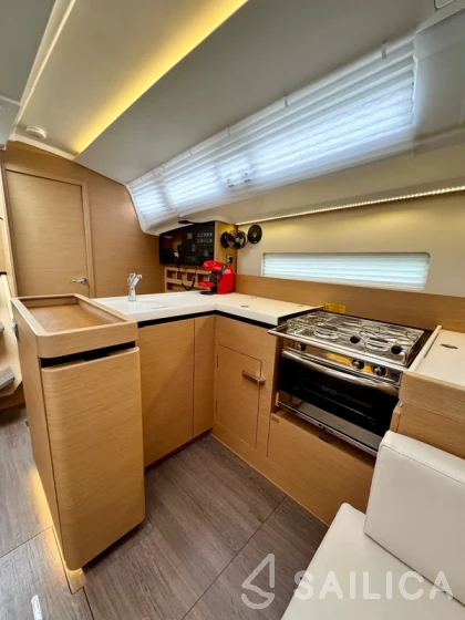 Sun Odyssey 410 - Yacht Charter Sailica
