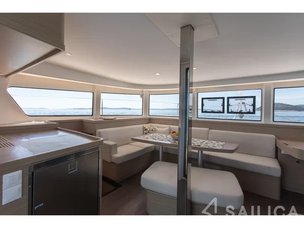 Lagoon 42 - Yacht Charter Sailica