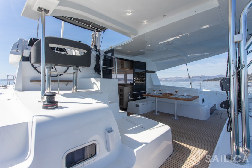 Lagoon 42 - Yacht Charter Sailica