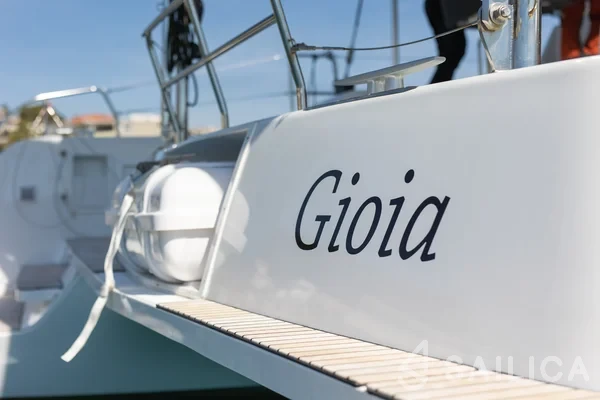 Lagoon 42 - Yacht Charter Sailica