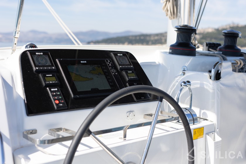 Lagoon 42 - Yacht Charter Sailica