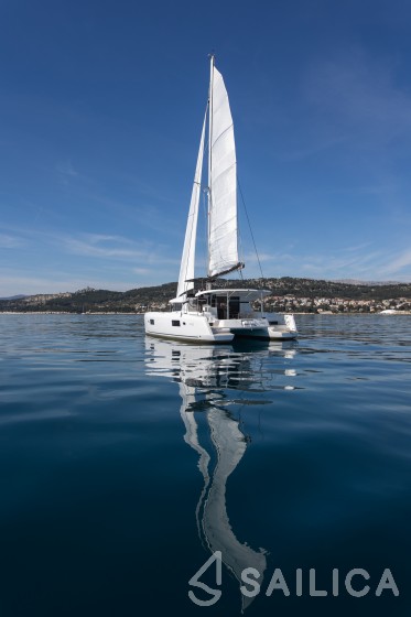 Lagoon 42 - Yacht Charter Sailica