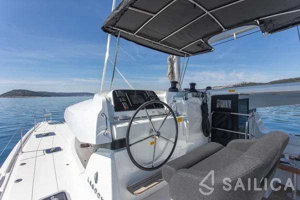Lagoon 42 - Yacht Charter Sailica