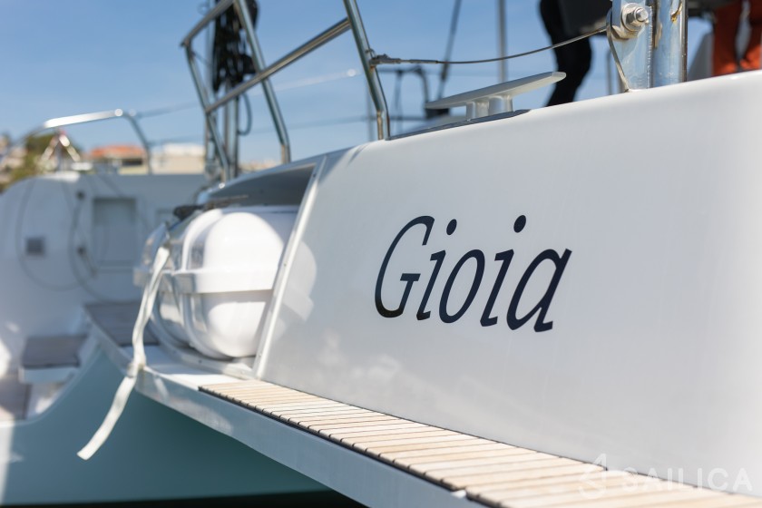 Lagoon 42 - Yacht Charter Sailica