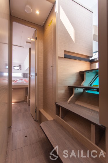 Lagoon 42 - Yacht Charter Sailica