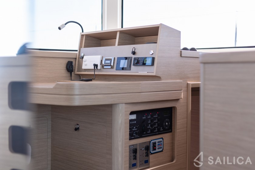 Lagoon 42 - Yacht Charter Sailica