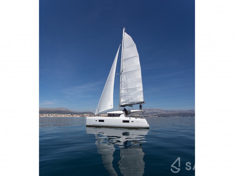 Lagoon 42 - Yacht Charter Sailica