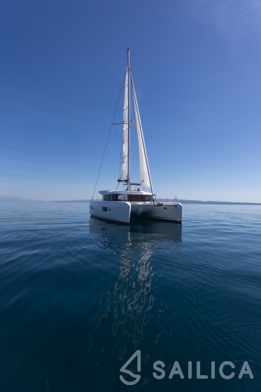 Lagoon 42 - Yacht Charter Sailica