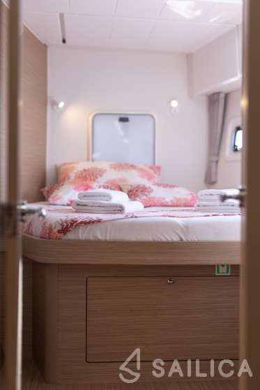 Lagoon 42 - Yacht Charter Sailica