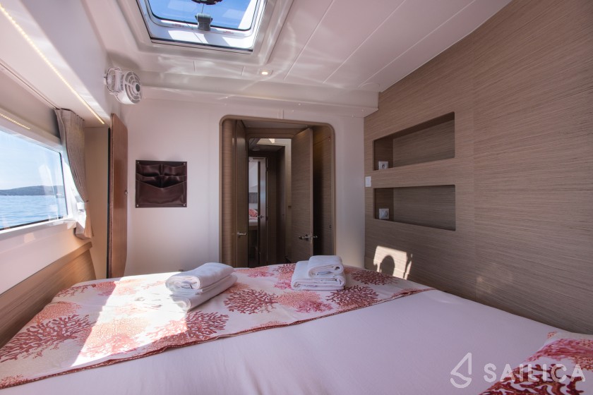 Lagoon 42 - Yacht Charter Sailica