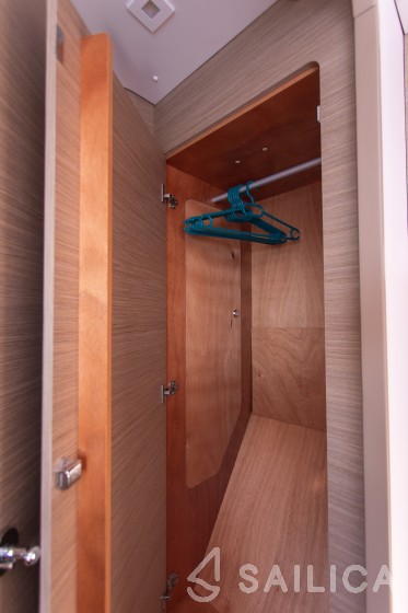 Lagoon 42 - Yacht Charter Sailica
