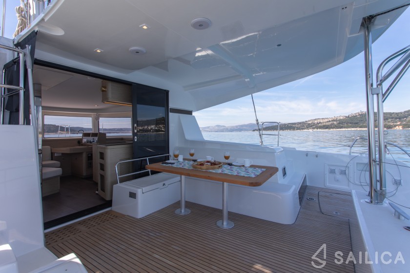Lagoon 42 - Yacht Charter Sailica