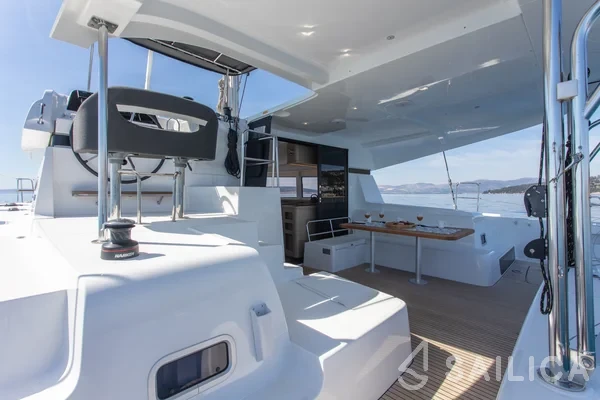 Lagoon 42 - Yacht Charter Sailica