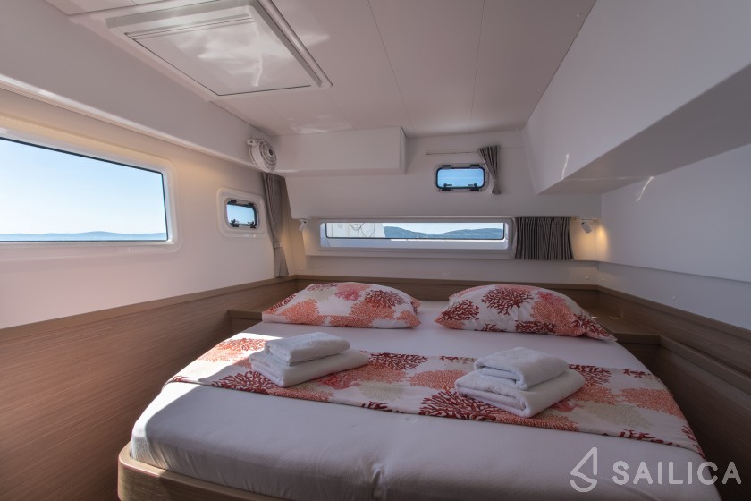 Lagoon 42 - Yacht Charter Sailica