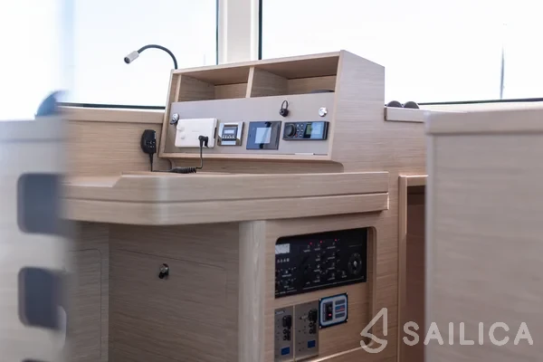 Lagoon 42 - Yacht Charter Sailica