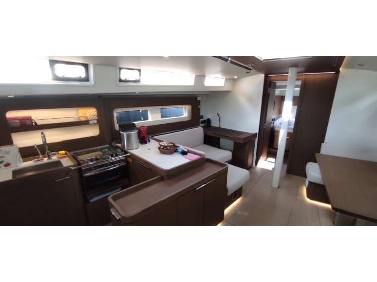 Oceanis 54 - Yacht Charter Sailica