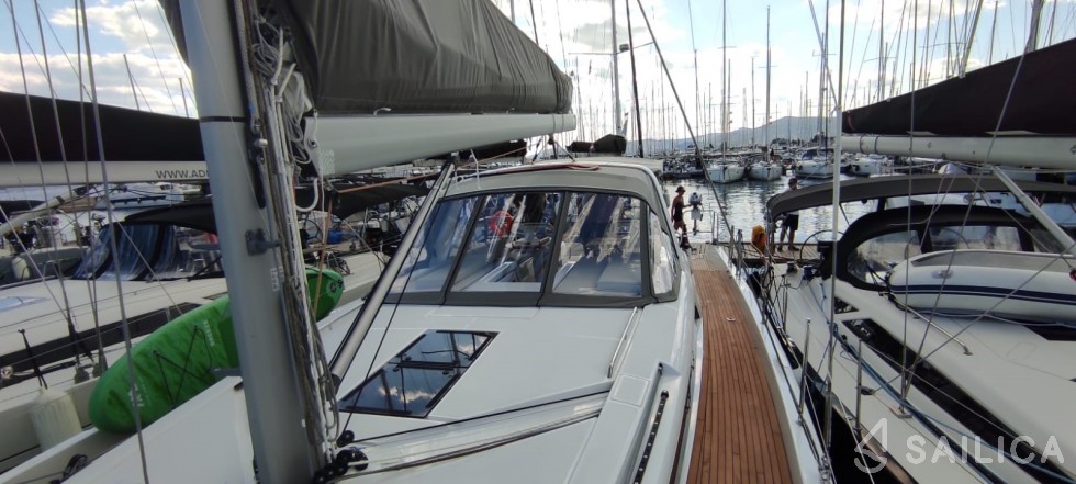 Oceanis 54 - Yacht Charter Sailica