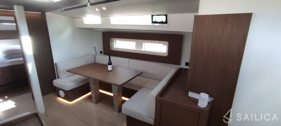 Oceanis 54 - Yacht Charter Sailica