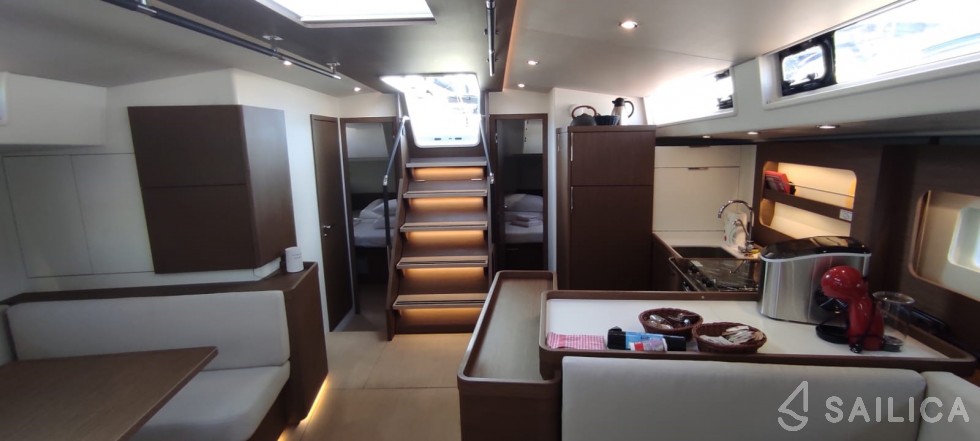 Oceanis 54 - Yacht Charter Sailica