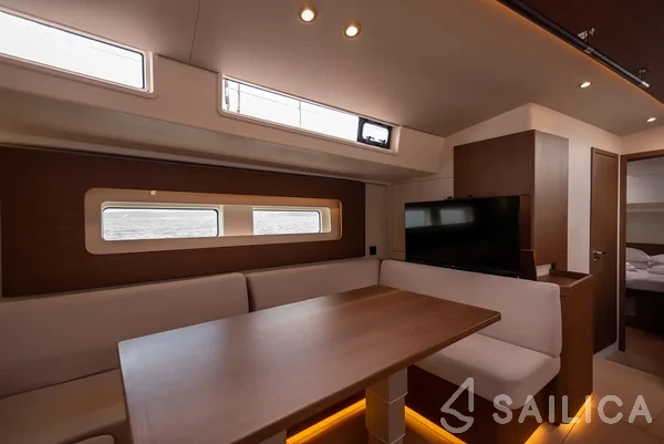 Oceanis 54 - Yacht Charter Sailica