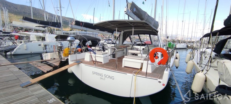 Oceanis 54 - Yacht Charter Sailica