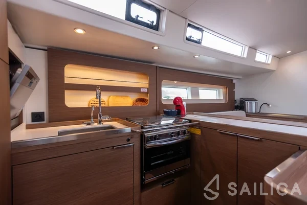 Oceanis 54 - Yacht Charter Sailica