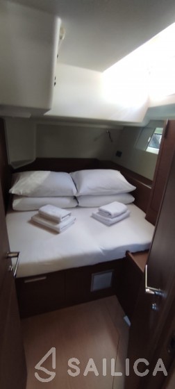 Oceanis 54 - Yacht Charter Sailica