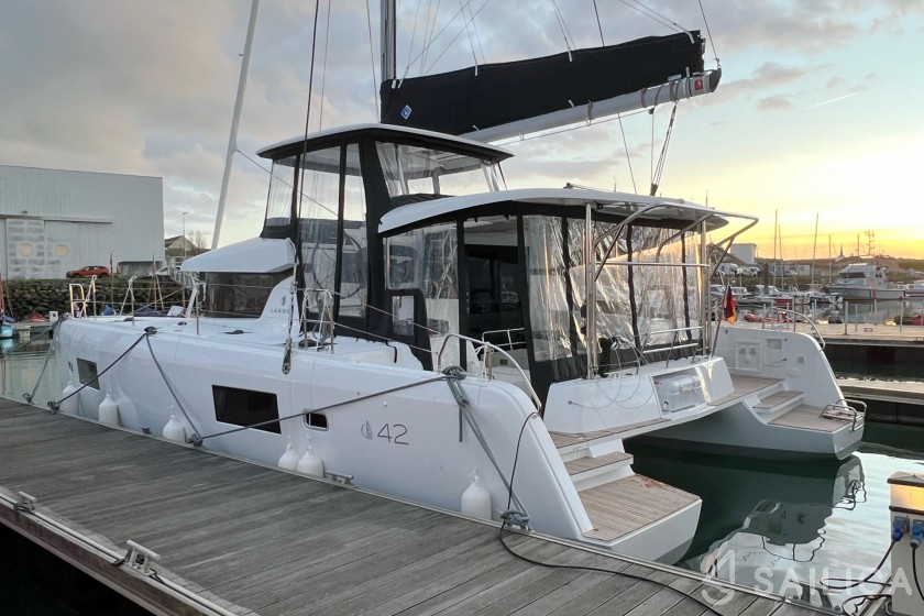 Lagoon 42 - Yacht Charter Sailica