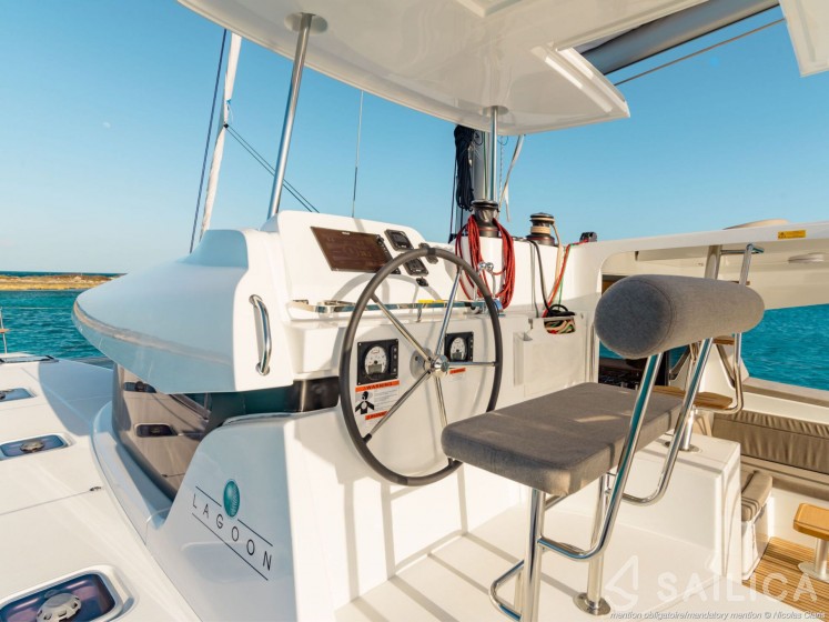 Lagoon 42 - Yacht Charter Sailica