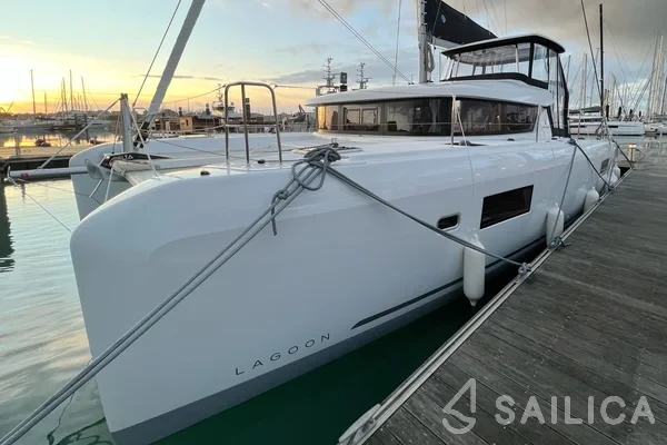 Lagoon 42 - Yacht Charter Sailica