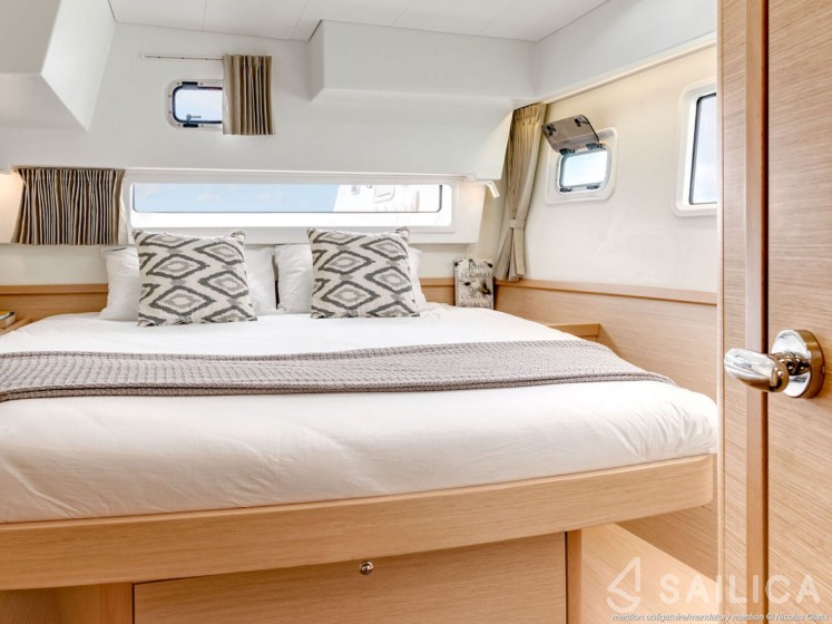 Lagoon 42 - Yacht Charter Sailica